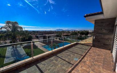 Revente - Villa -
Crevillente