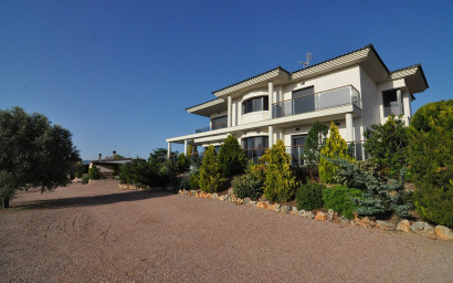 Resale - Villa -
Villena