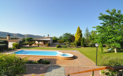 Resale - Villa -
Villena