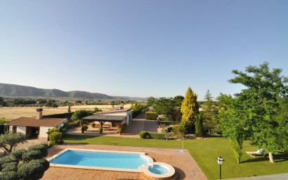 Resale - Villa -
Villena