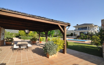 Resale - Villa -
Villena