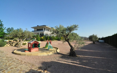 Resale - Villa -
Villena