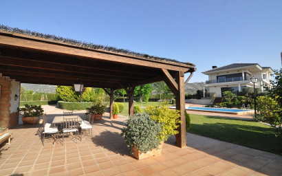 Resale - Villa -
Villena