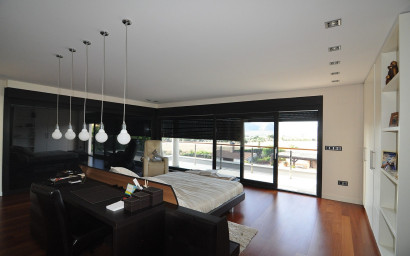 Resale - Villa -
Villena