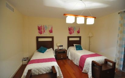 Resale - Villa -
Villena