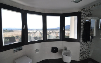 Resale - Villa -
Villena