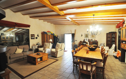 Resale - Villa -
Villena