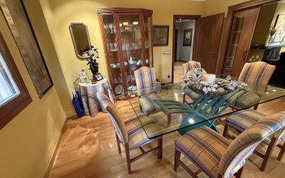 Resale - Villa -
Elda