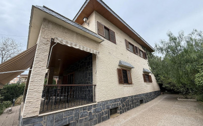 Resale - Villa -
Elda