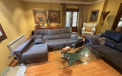 Resale - Villa -
Elda