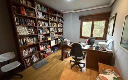 Resale - Villa -
Elda