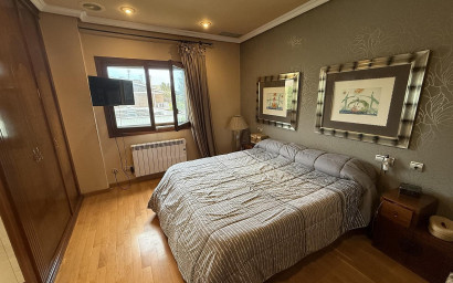 Resale - Villa -
Elda