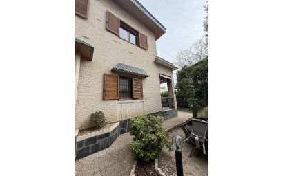 Resale - Villa -
Elda