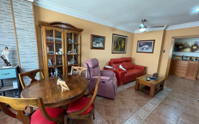 Herverkoop - Plat -
Petrer