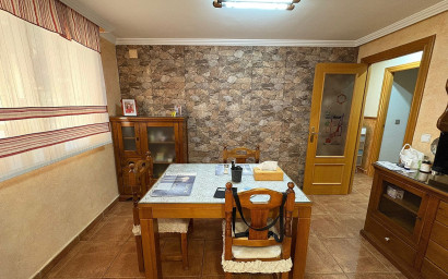 Herverkoop - Plat -
Petrer