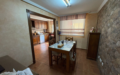 Herverkoop - Plat -
Petrer