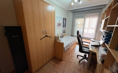 Herverkoop - Plat -
Petrer