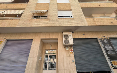 Herverkoop - Plat -
Petrer