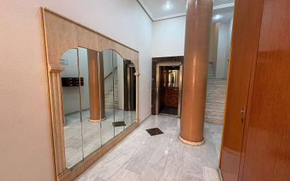 Herverkoop - Plat -
Petrer