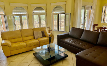 Herverkoop - Villa -
Onil