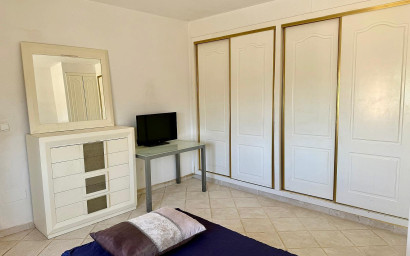 Herverkoop - Villa -
Onil