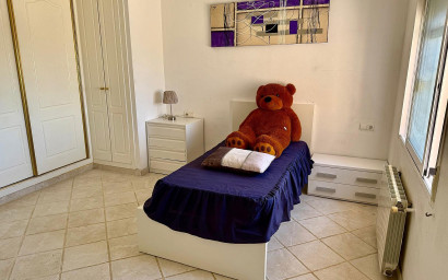 Herverkoop - Villa -
Onil