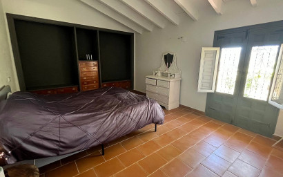 Resale - Finca / Country Property -
Castalla