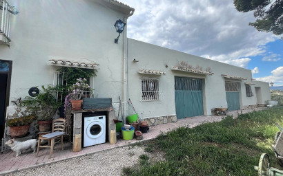 Resale - Finca / Country Property -
Castalla
