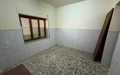 Herverkoop - Herenhuis -
Pinoso