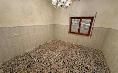 Herverkoop - Herenhuis -
Pinoso