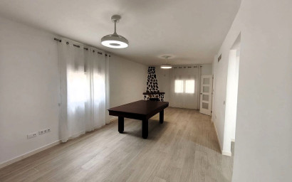 Herverkoop - Villa -
Tibi