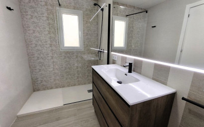 Herverkoop - Villa -
Tibi