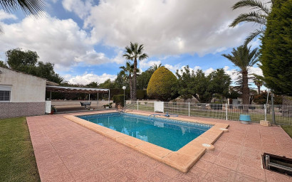 Resale - Villa -
Monovar