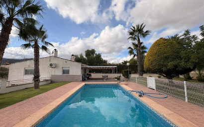 Resale - Villa -
Monovar