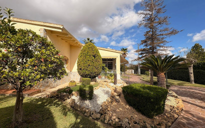 Resale - Villa -
Monovar