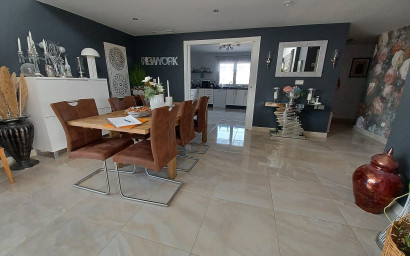 Resale - Villa -
Canada De La Lena