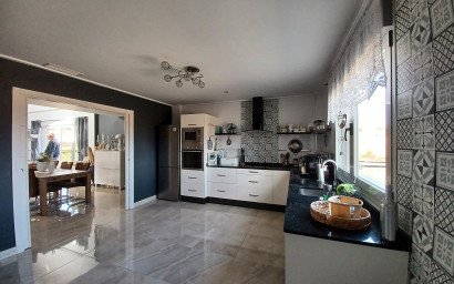 Resale - Villa -
Canada De La Lena