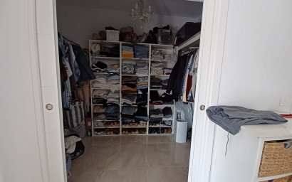 Resale - Villa -
Canada De La Lena