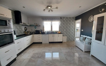 Resale - Villa -
Canada De La Lena