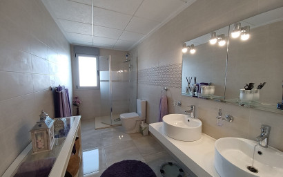 Resale - Villa -
Canada De La Lena