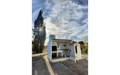 Resale - Finca / Country Property -
Yecla