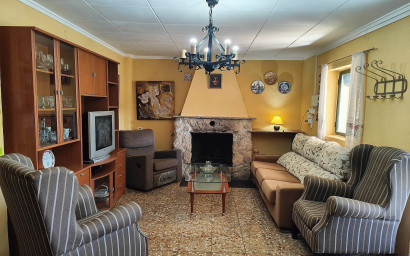 Resale - Finca / Country Property -
Yecla