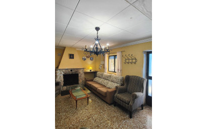 Resale - Finca / Country Property -
Yecla