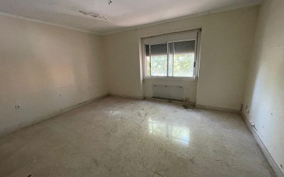 Resale - Townhouse -
Biar