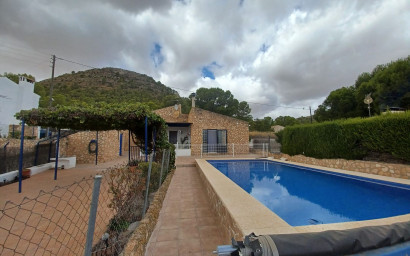 Resale - Finca / Country Property -
Yecla