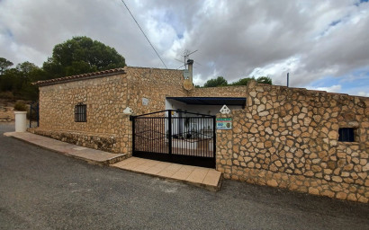 Resale - Finca / Country Property -
Yecla