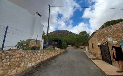 Resale - Finca / Country Property -
Yecla