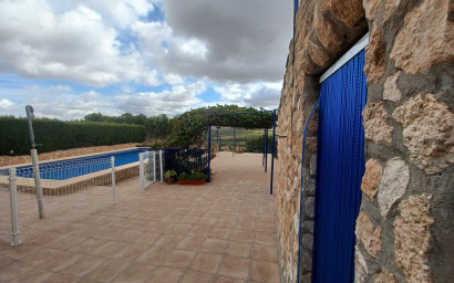Resale - Finca / Country Property -
Yecla