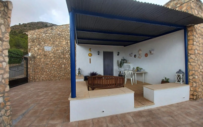 Resale - Finca / Country Property -
Yecla
