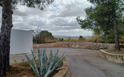 Resale - Finca / Country Property -
Yecla